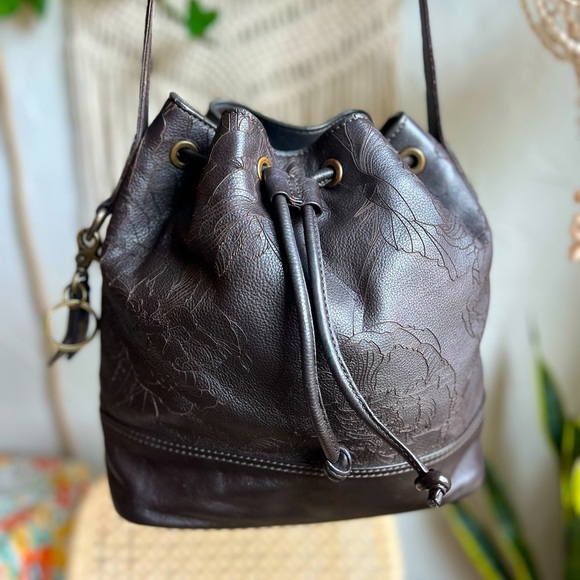 Frye & Co. Brown Leather Floral Embossed Bucket Bag Drawstring Crossbody Purse - Picture 1 of 15